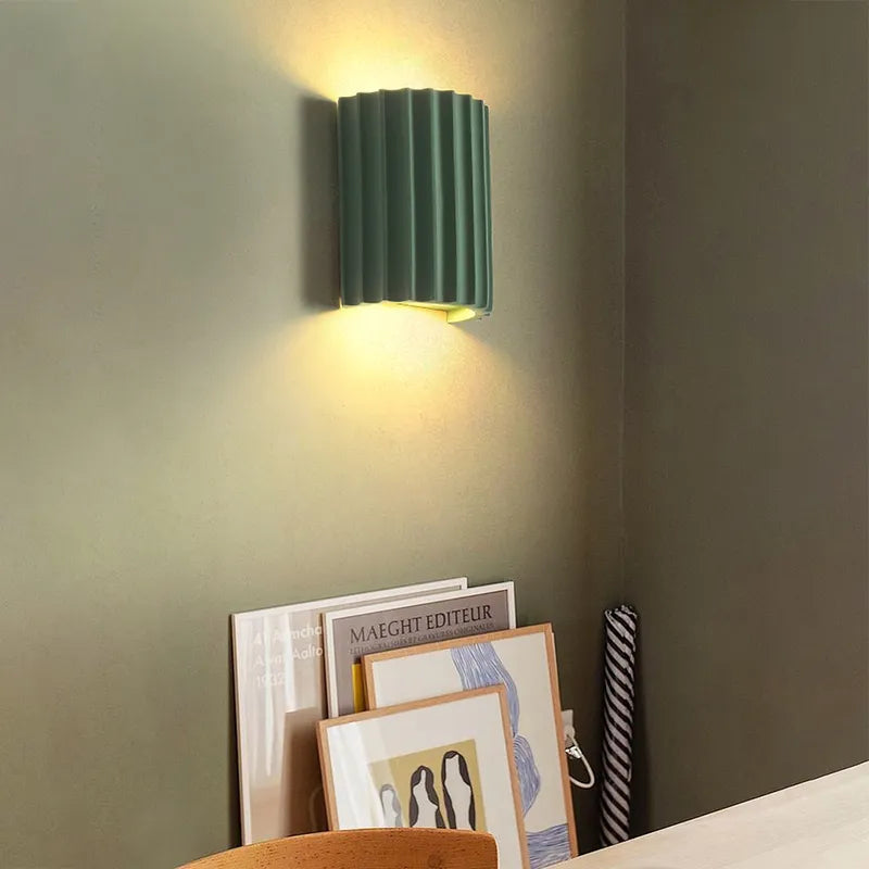 Modern Half-Circle Resin Wall Sconce – Stylish Indoor Wall Lamp for Living Room and Bedroom Lighting-4