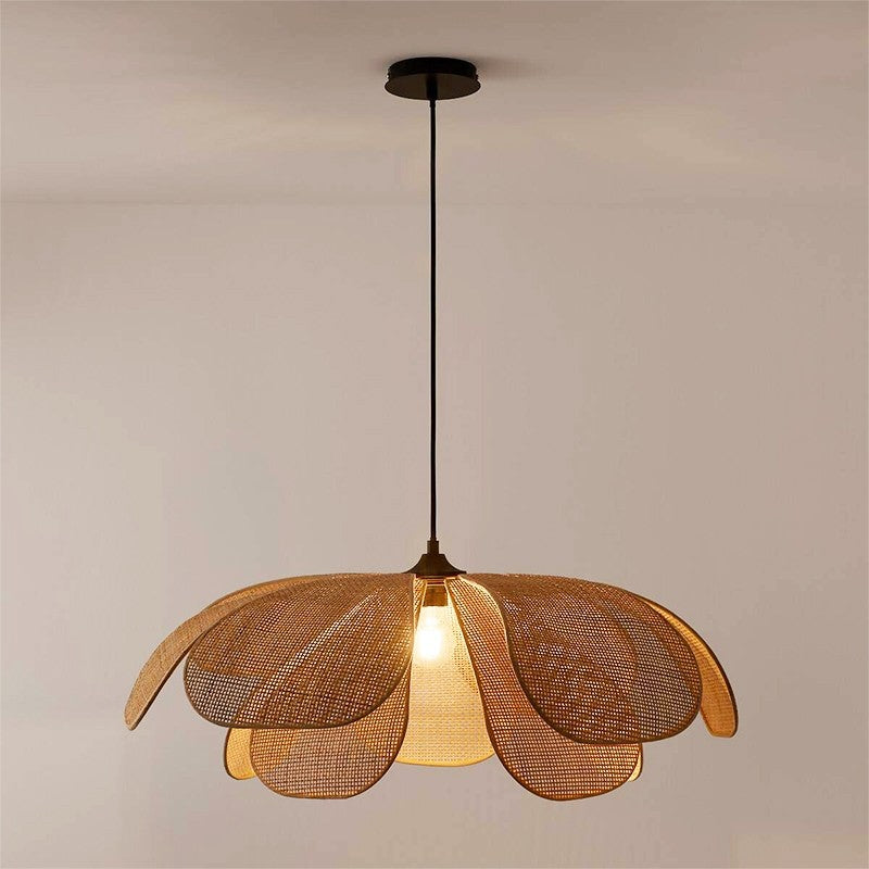 Rustic Rattan Petal Pendant Light - Elegant Shade for Cozy Spaces