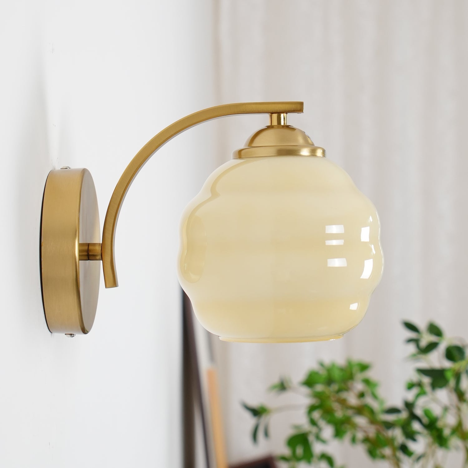Elegant Art Deco Vintage Wall Lamp - Timeless Design & Charm