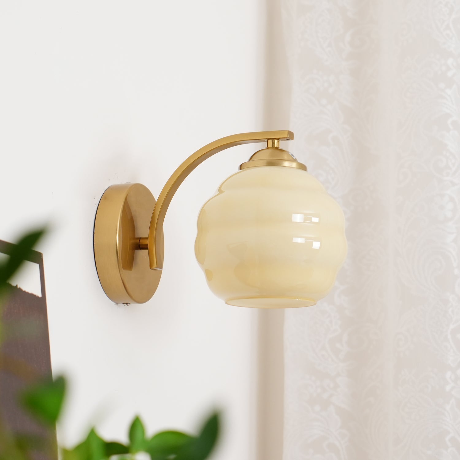 Elegant Art Deco Vintage Wall Lamp - Timeless Design & Charm