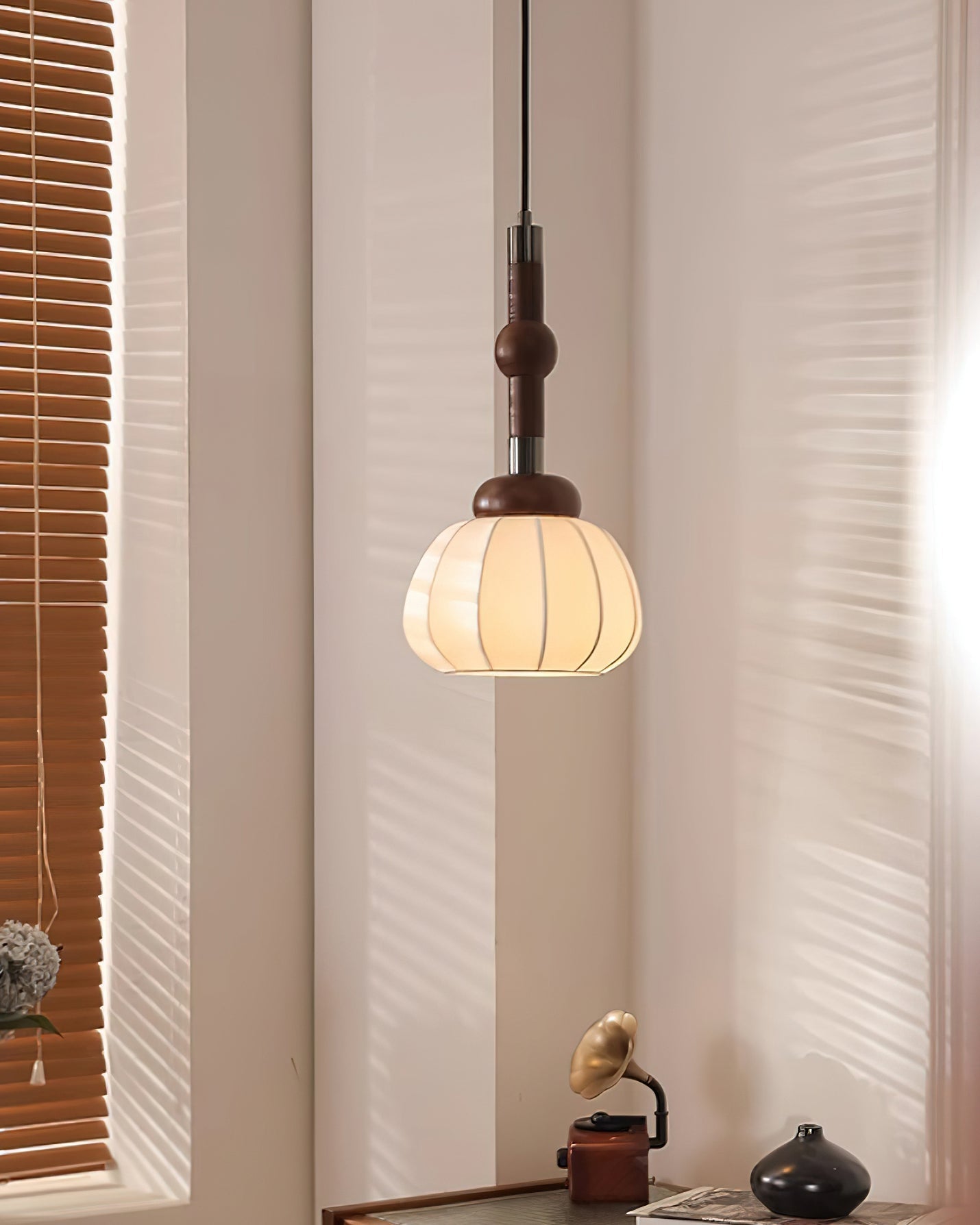 Elegant Gaya Silk Pendant Lamp - Luxurious Lighting for Any Space