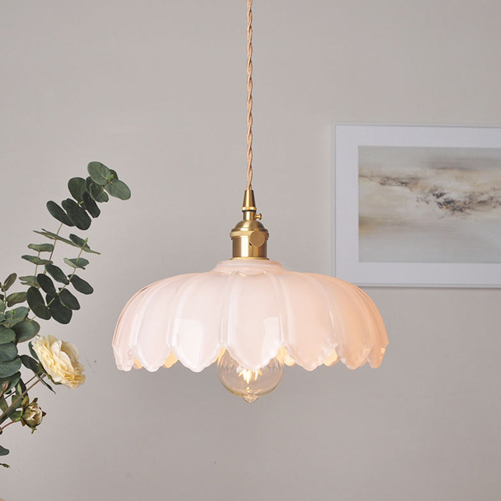 Vintage Floral Pendant Lamp - Elegant Design for Timeless Charm