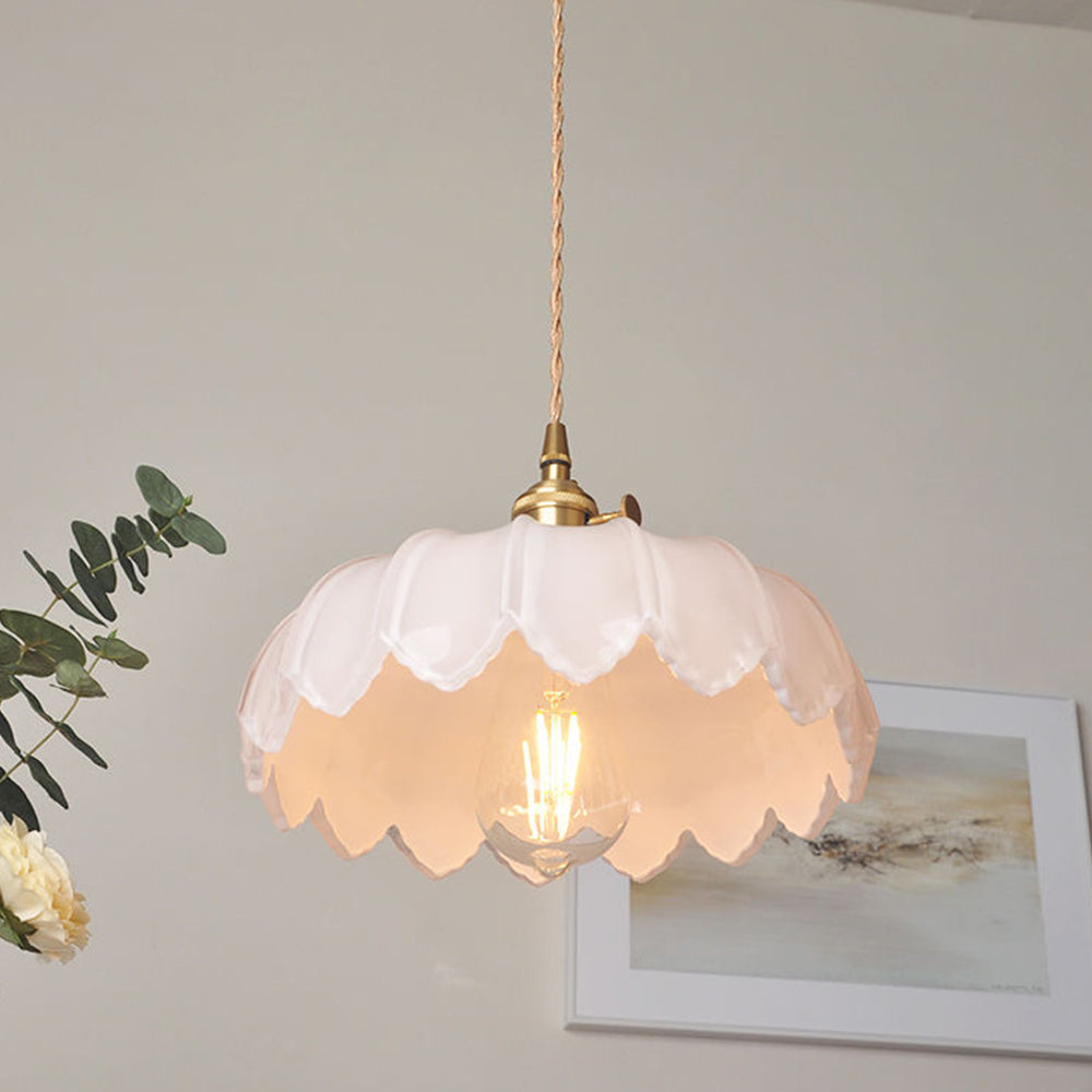 Vintage Floral Pendant Lamp - Elegant Design for Timeless Charm