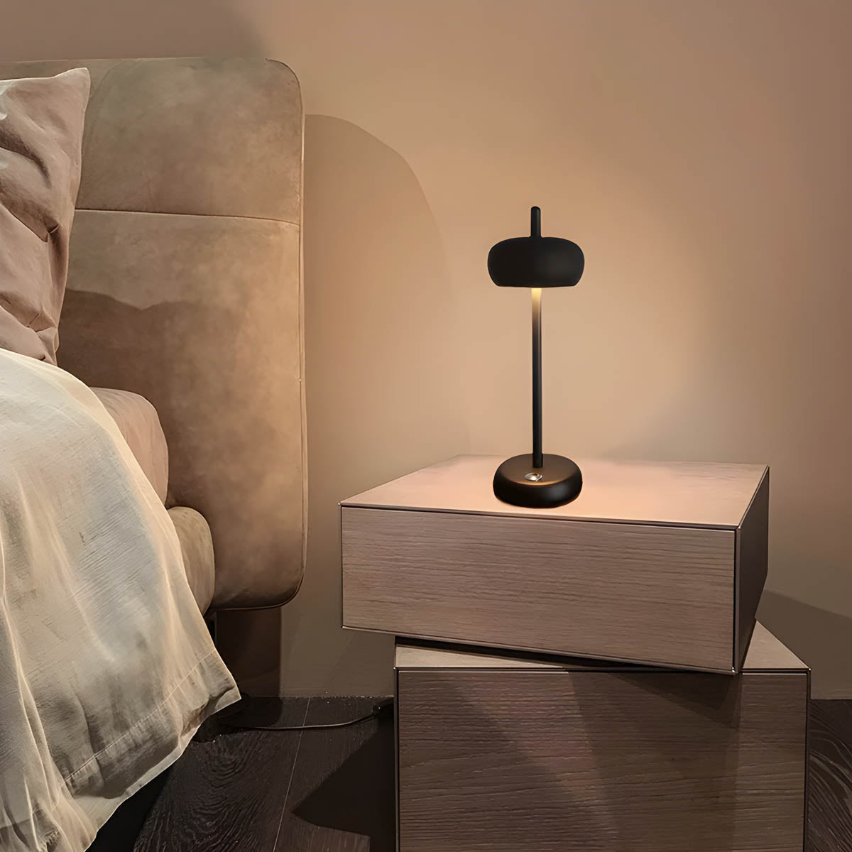 SleekGlow Lamp | Modern Table Lamp Illumix